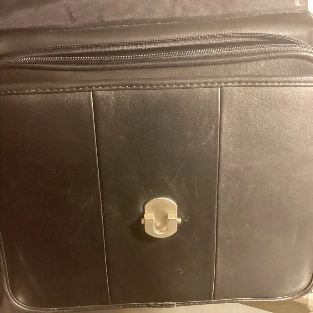 DELLS BLACK LEATHER LAPTOP BAG